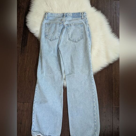 Abercrombie & Fitch The 90s Relaxed Jean High Rise Light Wash 27 / 4S Short - Picture 6 of 7